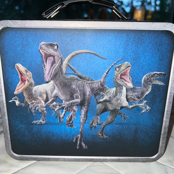 Jurassic World Collectible Lunch Box - Picture 3 of 8